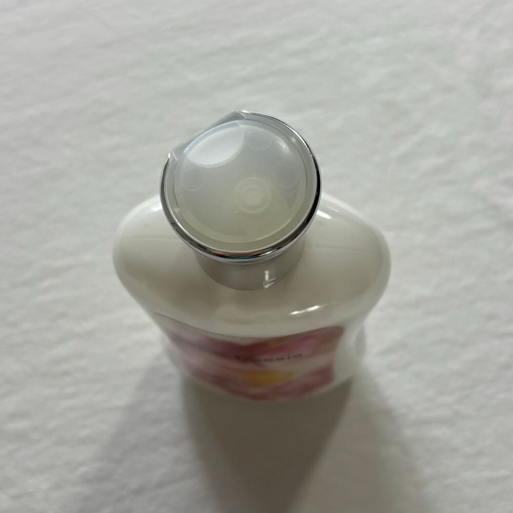 Bath & Body Works Sheer Freesia Signature Lotion Rare 8oz RETIRED - Picture 6 of 6